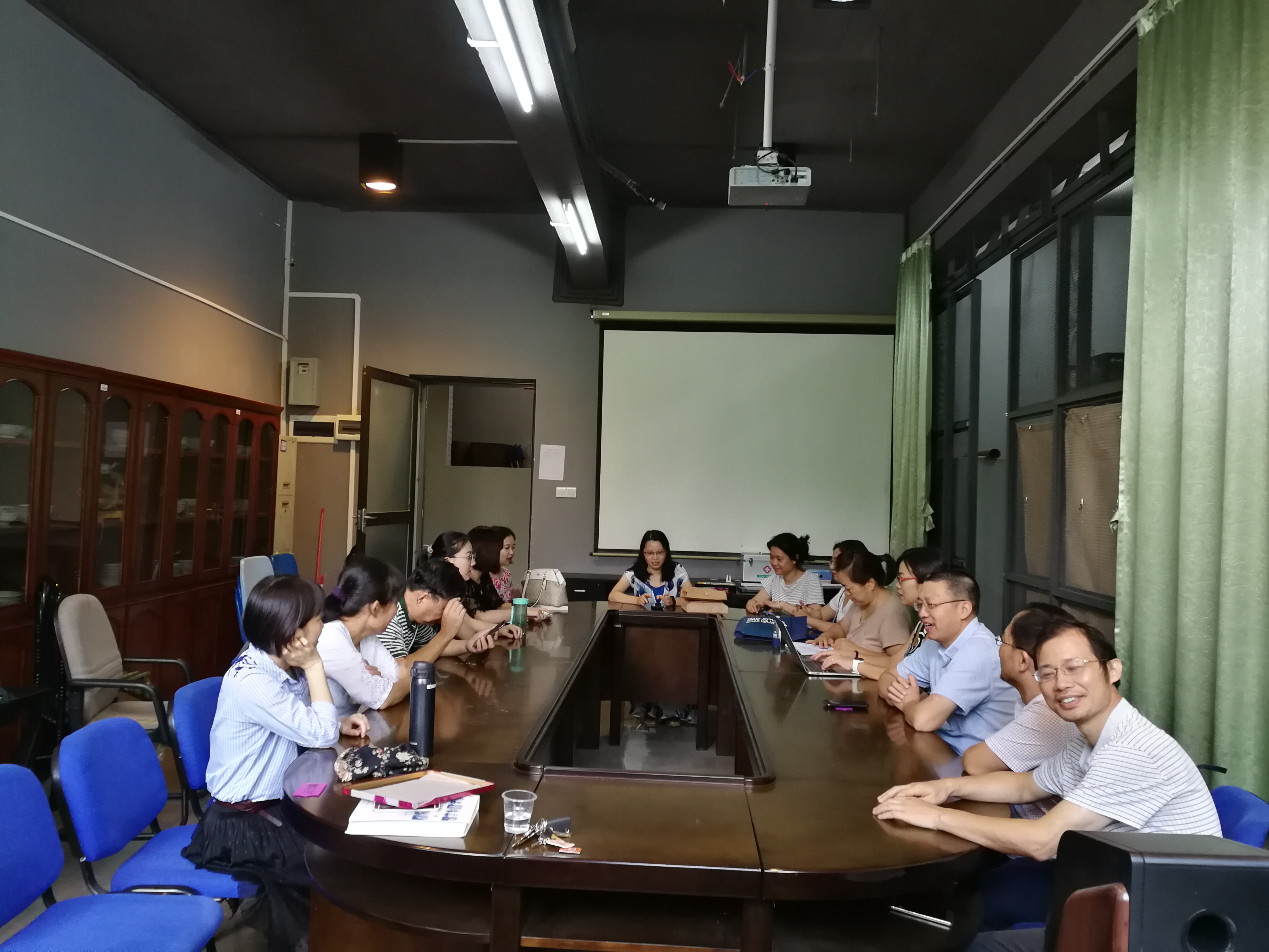 历史系开展教育思想大讨论座谈会.jpg 历史系开展教育思想大讨论座谈会.jpg